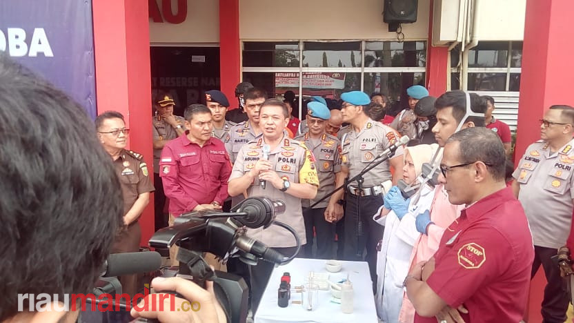 Polda Riau Musnahkan Barang Bukti dari 8 Tersangka Sindikat Narkoba