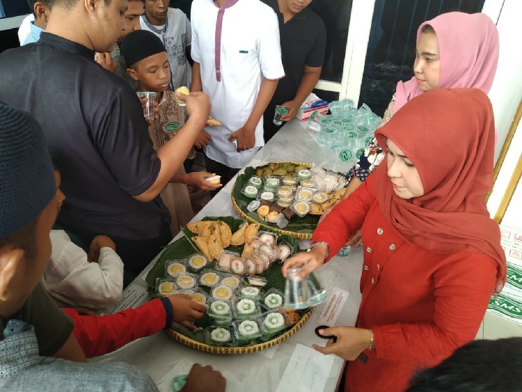 Haluan Riau Berbagi Sambangi Masjid Nurul Yakin Hangtuah Pekanbaru