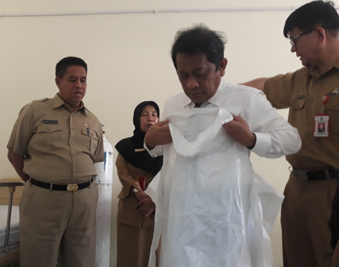 Antisipasi Virus Corona, Sekda Riau Tinjau Persiapan RSUD Arifin Achmad dan Bandara SSK II