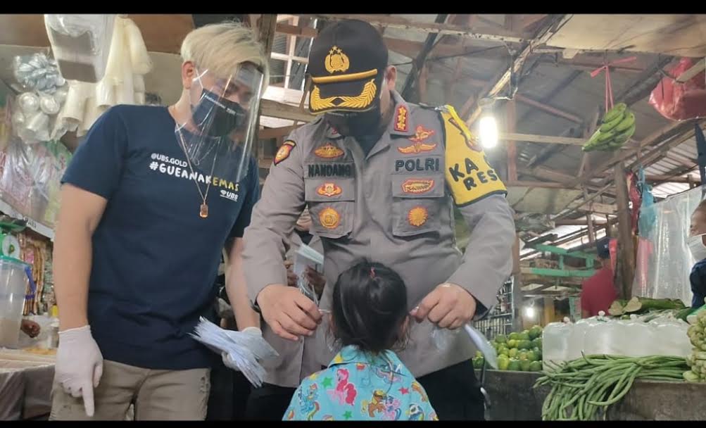 Gaet Caren Delano, Polresta Pekanbaru Bagi-bagi Masker ke Masyarakat