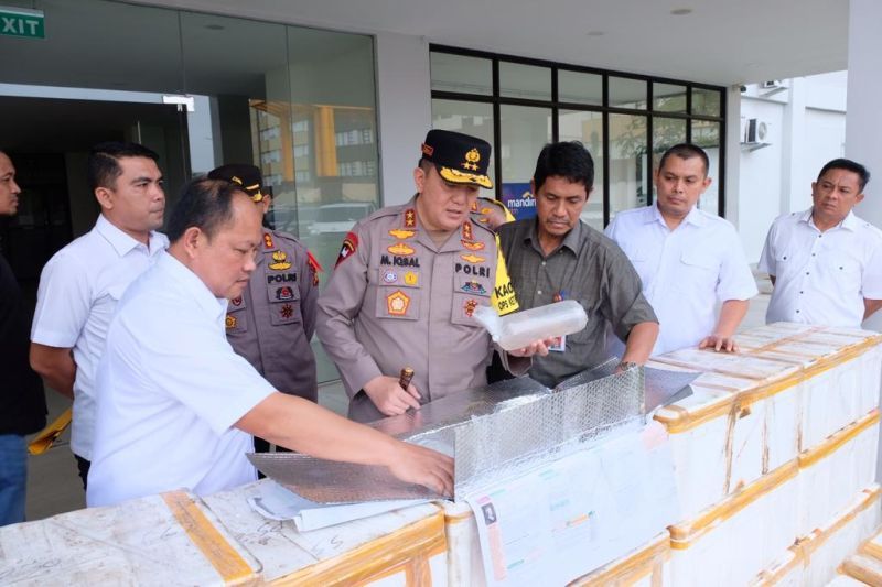 Polda Riau Gagalkan Penyeludupan 408 Ribu Benih Lobster dari Lapung ke Vietnam