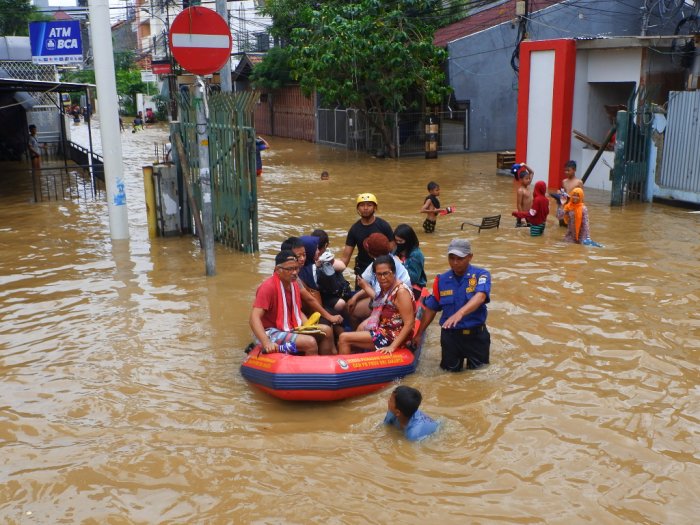 Belum Surut Pandemi Corona, 20 RW di Jakarta Terendam Banjir