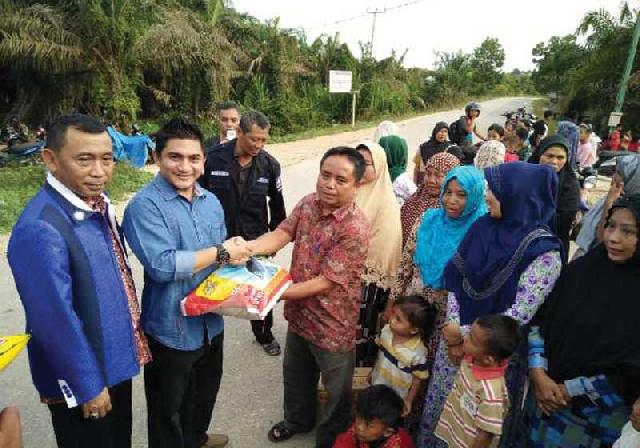 DPW PAN Riau Serahkan Bantuan Korban Banjir Langgam