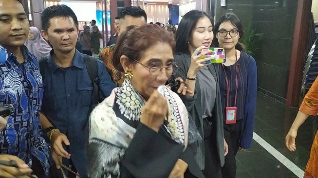 Warga Tumpah Ruah Sambut Kepulangan Susi ke Pangandaran