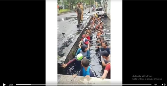 Viral di Medsos, Video Pegawai Honorer Disuruh Masuk Got