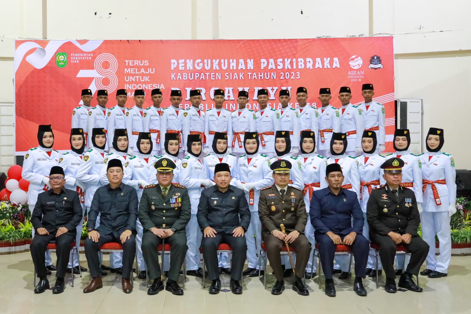 Wakil Bupati Siak Husni Merza Kukuhkan Tiga Puluh Anggota Paskibraka