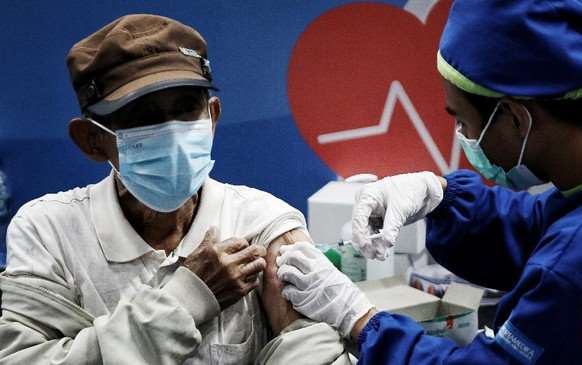 Riau Gelar Vaksinasi Kedua bagi Petugas Publik-Lansia Hari Ini