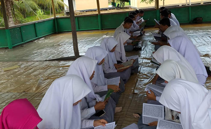 Siswa SMK An-Nur Kuala Selat Inhil Rayakan Kelulusan dengan Khatam Alquran