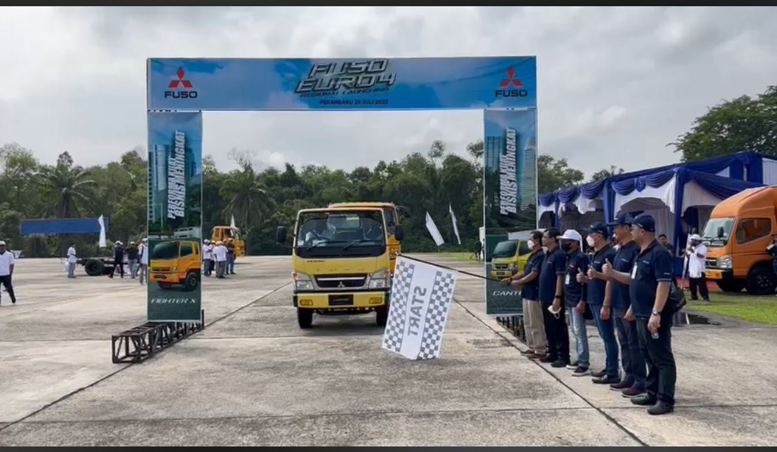 Mengedepankan Kehebatan Canter dan Fighter X,  Mitsubishi Fuso Euro4 Mengaspal di Pekanbaru