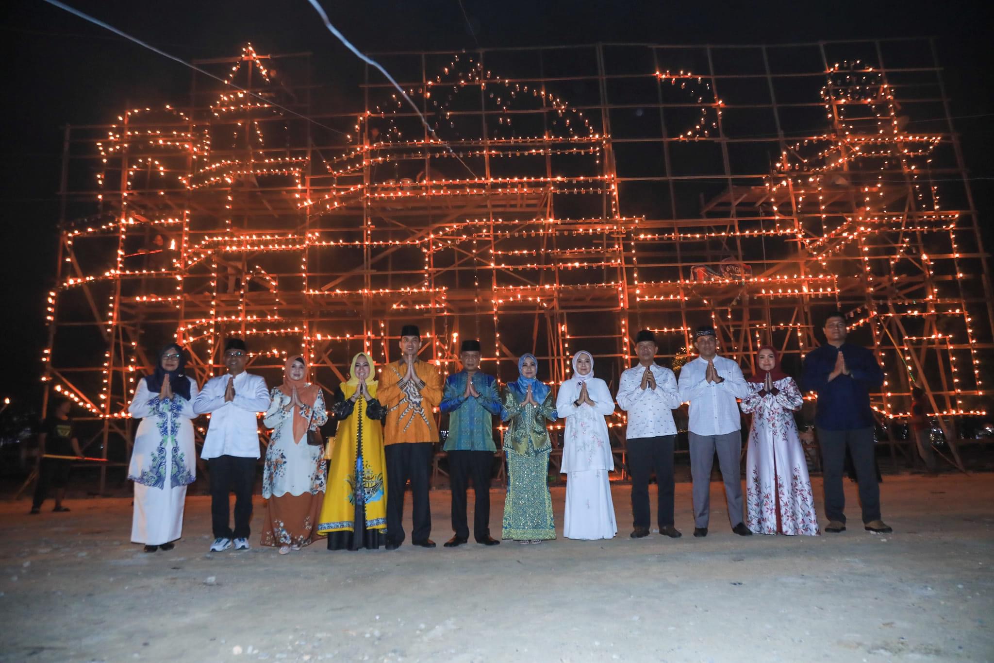 Semarak Festival Lampu Colok 1445 H di Pekanbaru