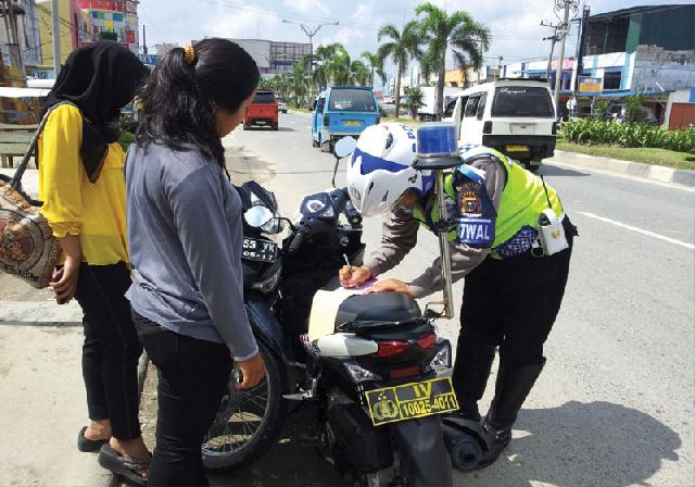 Para Pelanggar Lalin Dimintai 100 Ribu