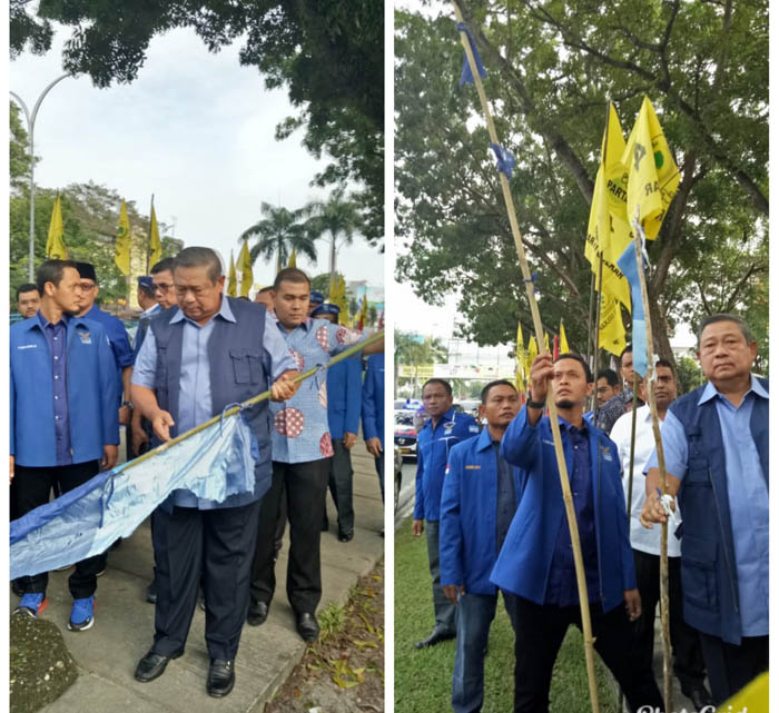 SBY Turun Langsung Melihat Bendera dan Baliho Demokrat yang Dirusak OTK di Pekanbaru