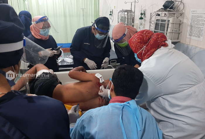 Tak Terima Ditegur Meludah Sembarangan, Tiga Pria Keroyok Penjual Nenas