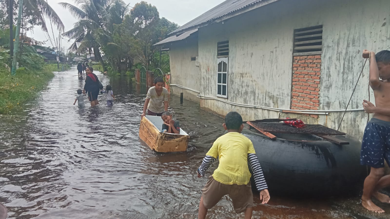 Masih Dilanda Banjir, Masyarakat di Meranti Pandak Sebut Kurang Dapat Perhatian Pemerintah
