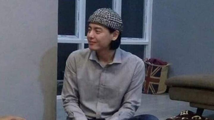 Dengan Mata Berkaca-kaca, Roger Danuarta Ceritakan Alasannya Masuk Islam