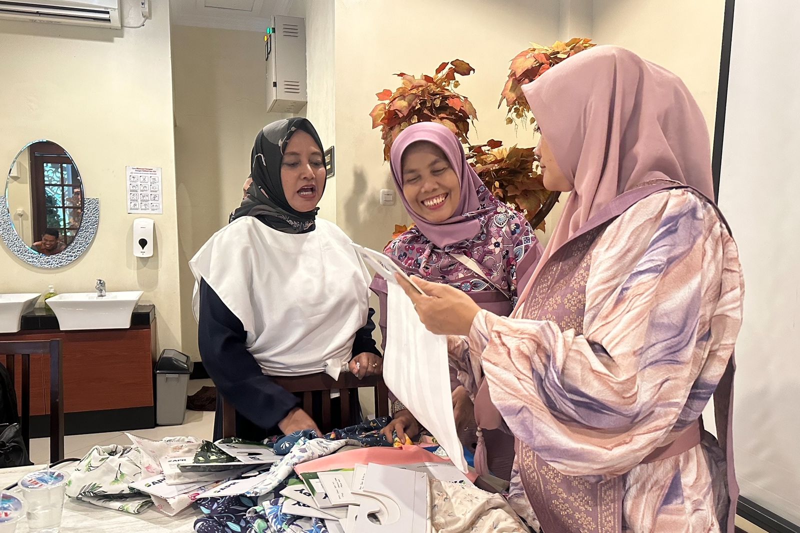 UMKM Fashion Riau Berkenalan dengan Tekstil Lokal Ramah Lingkungan 