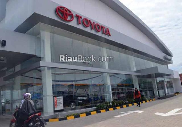 Toyota Hibahkan Mobil Tangki pada Pemko