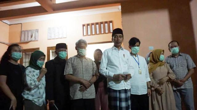Jenazah Ibu Presiden Jokowi Sedang Dimandikan, Meninggal karena Kanker