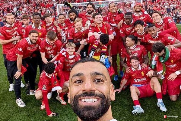 Liverpool Angkat Trofi Juara Liga Inggris