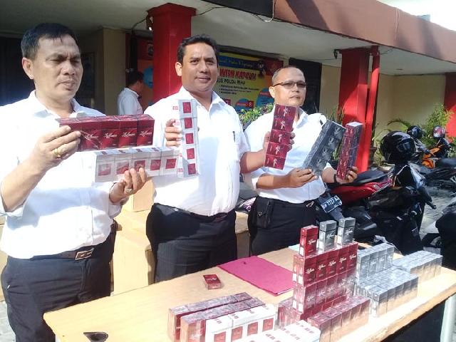 Rokok Ilegal Senilai Ratusan Juta Rupiah dan Dua Tersangka Diamankan, Begini Modusnya