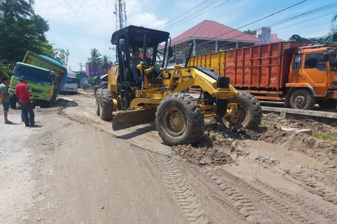 Pemprov Riau Siagakan Alat Berat di Jalur Mudik Rawan Bencana Alam