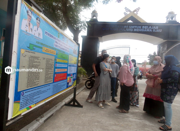 41.695 Peserta Didik di Riau Sudah Mendaftar Masuk SMA Sederajat via Daring