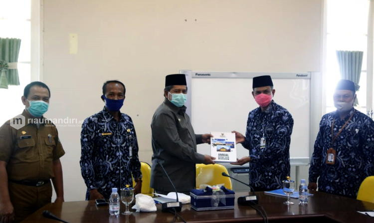 Bupati Siak Minta Baznas Bantu Masyarakat Terdampak Covid-19 yang Tak Punya NIK