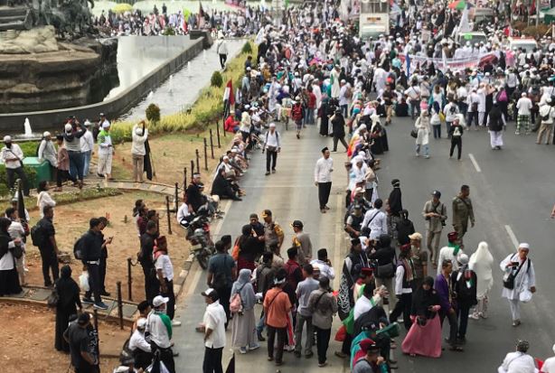 Akses ke Istana Ditutup, Massa Aksi Mujahid 212 Tertahan di Patung Kuda