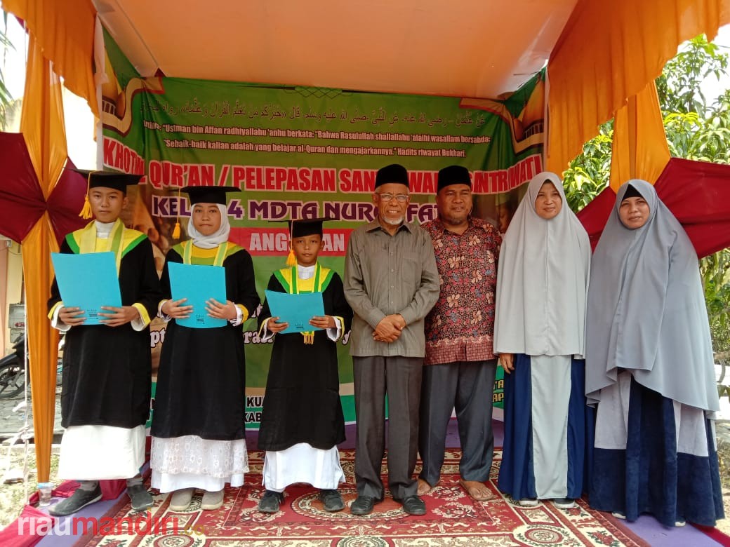 Mantan Gubri Wan Abubakar Hadiri Wisuda Santri MDTA Nurul Fajar Tarai Bangun