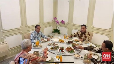 Jokowi Makan Siang Bareng Tiga Bacapres