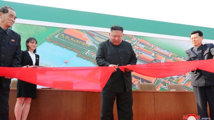 Sempat Dikabarkan Meninggal, Kim Jong Un Akhirnya Muncul di Depan Publik 
