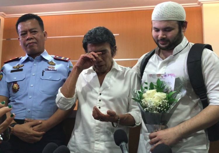 Tangisan Rhoma Iringi Kebebasan Ridho dari Penjara