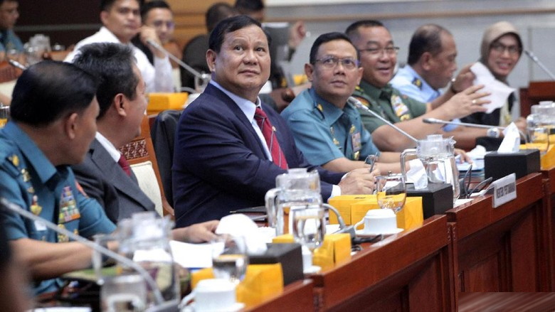 Prabowo 'Diserang' Effendi dan Adian di Komisi I Soal Pemaparan Anggaran Kemenhan