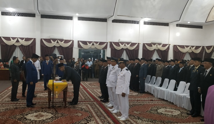 Lantik 239 Pejabat, Bupati Rohil: Berikan Pelayanan Publik yang Prima