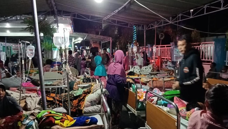 Gempa Lombok, Ratusan Pasien Dirawat di Lapangan Pemda Sumbawa