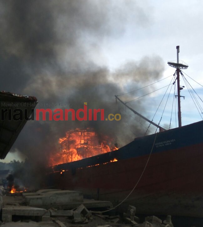KMP Sembilang Terbakar di Karimun: 3 Orang Tewas, Puluhan Lainnya Luka-luka