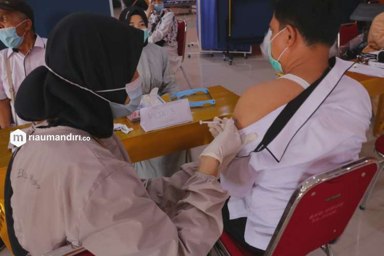 360 Pejabat Pemko Pekanbaru Disuntik Vaksin Covid-19