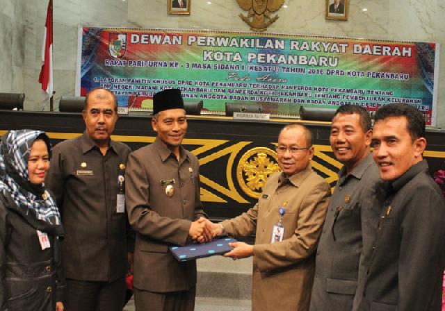 DPRD Pekanbaru Sahkan Dua Ranperda