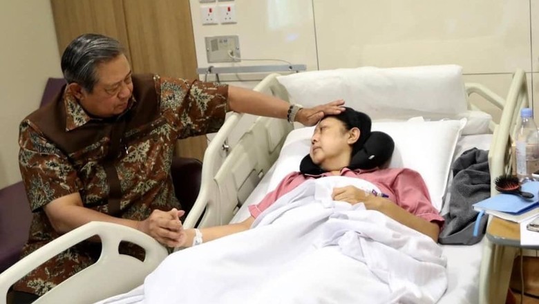 Ani Yudhoyono Nyoblos di Ruang Perawatan, SBY di KBRI Singapura