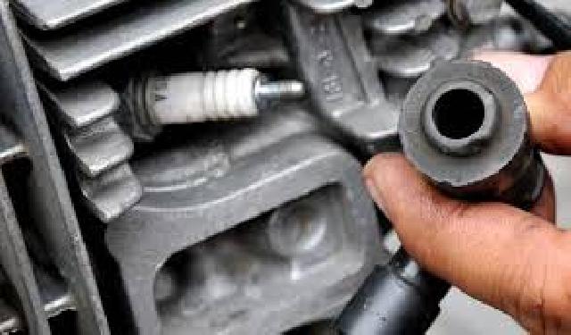 Motor Mati Terjang Hujan, Amankan Cop Busi