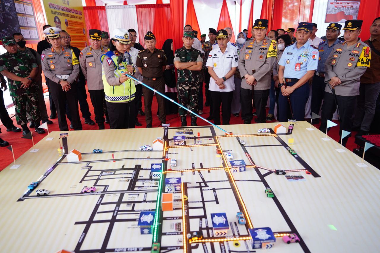 Gubernur Riau Sambangi Posko Pengamanan Lebaran