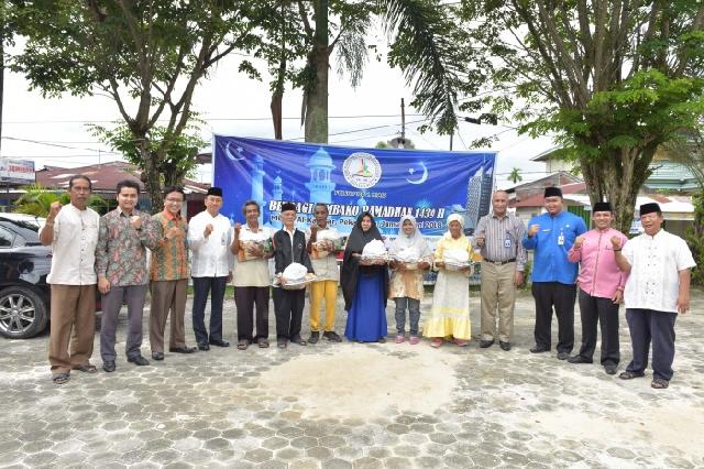 FKIJK Riau Berbagi 200 Paket Sembako di Kelurahan Tangkerang Tengah