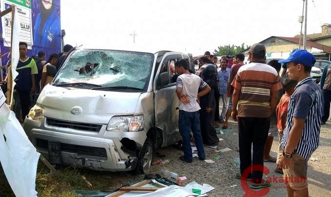 Mobil dan Pelaku Tabrak Lari Diamuk Massa di Simpang Kubang, Barang Bawaan Dijarah