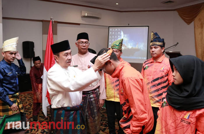 Lepas Kontingen 02SN Riau Bertanding, Ini Motivasi yang Diberikan Gubri 