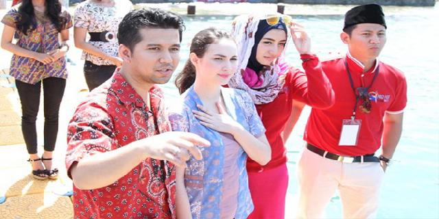 Cantiknya Arumi Bachsin Saat Dengarkan Curhat Masyarakat