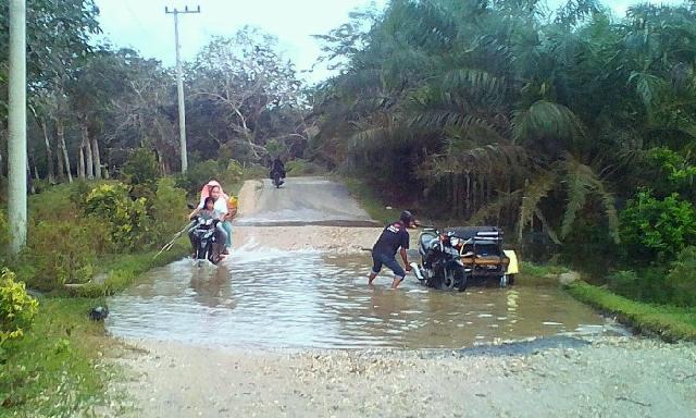 Warga Koto Rajo di Dusun Pasir Putih Minta Pemda Bangun Gorong-gorong