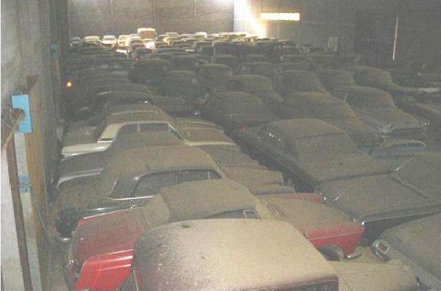Ratusan Mobil Tua Ditemukan dalam Gudang