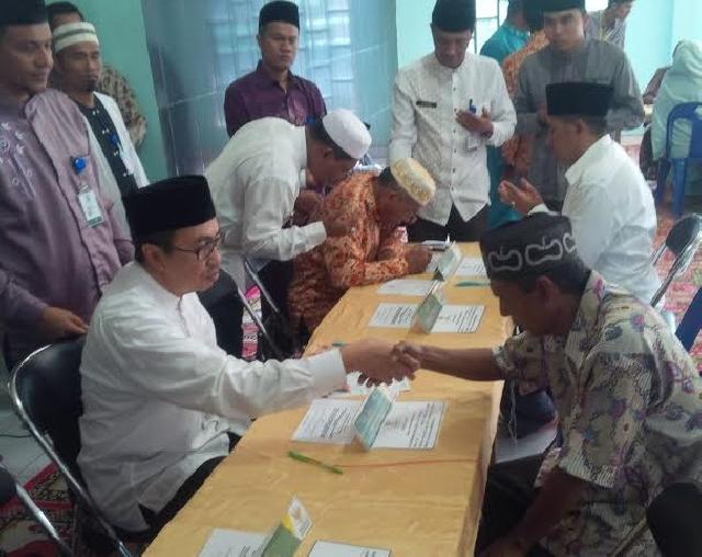Bupati Siak dan Wakil Jadi Amil Gemar di Benayah