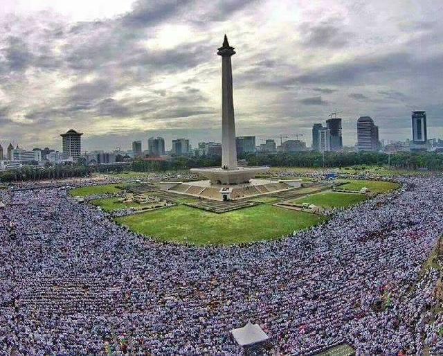 Di Hadapan Jutaan Peserta Aksi 212, Jokowi Tak Berani Singgung Kasus Ahok