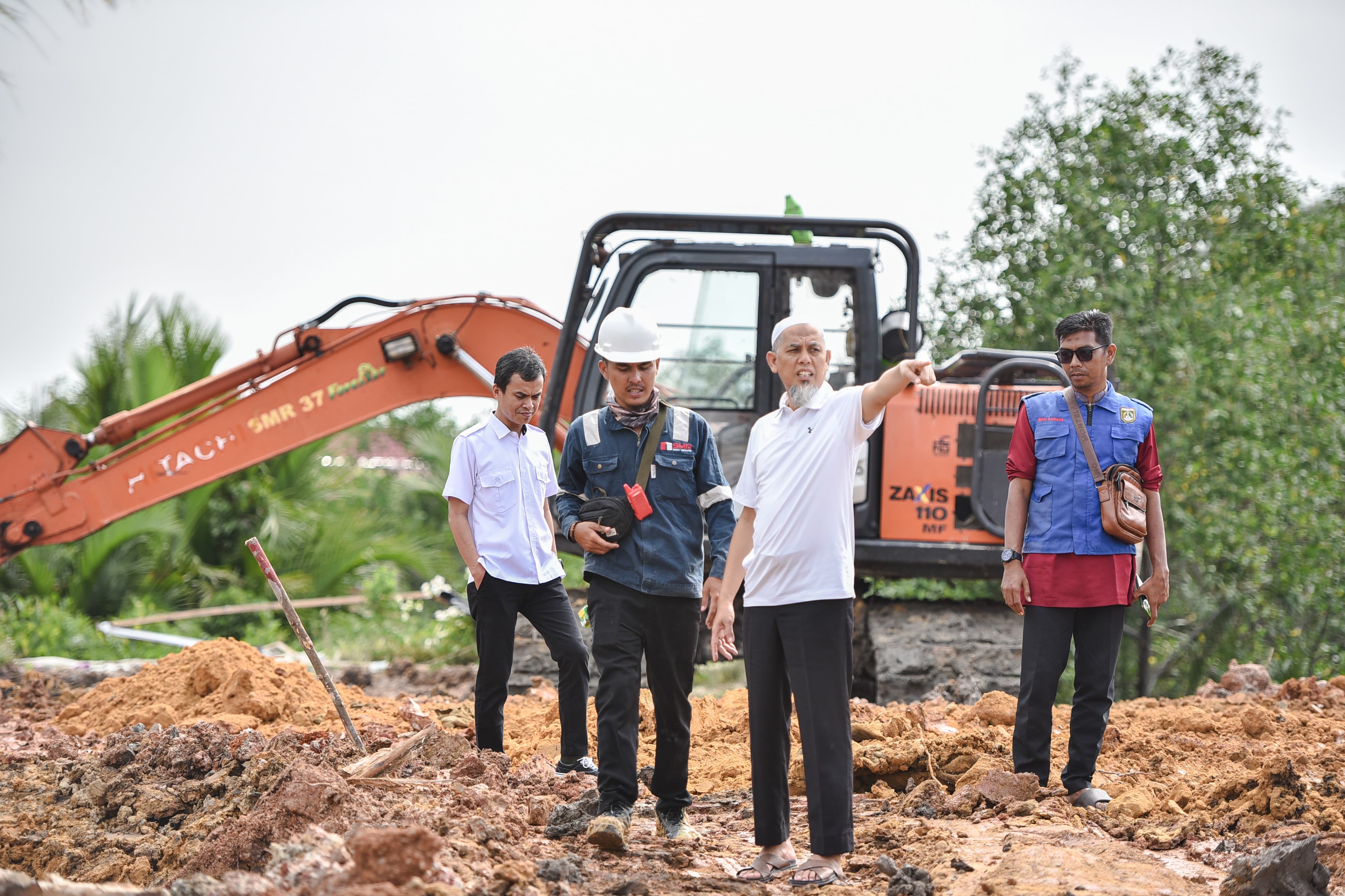 Pemko Dumai Tanggulangi Banjir Air Rob